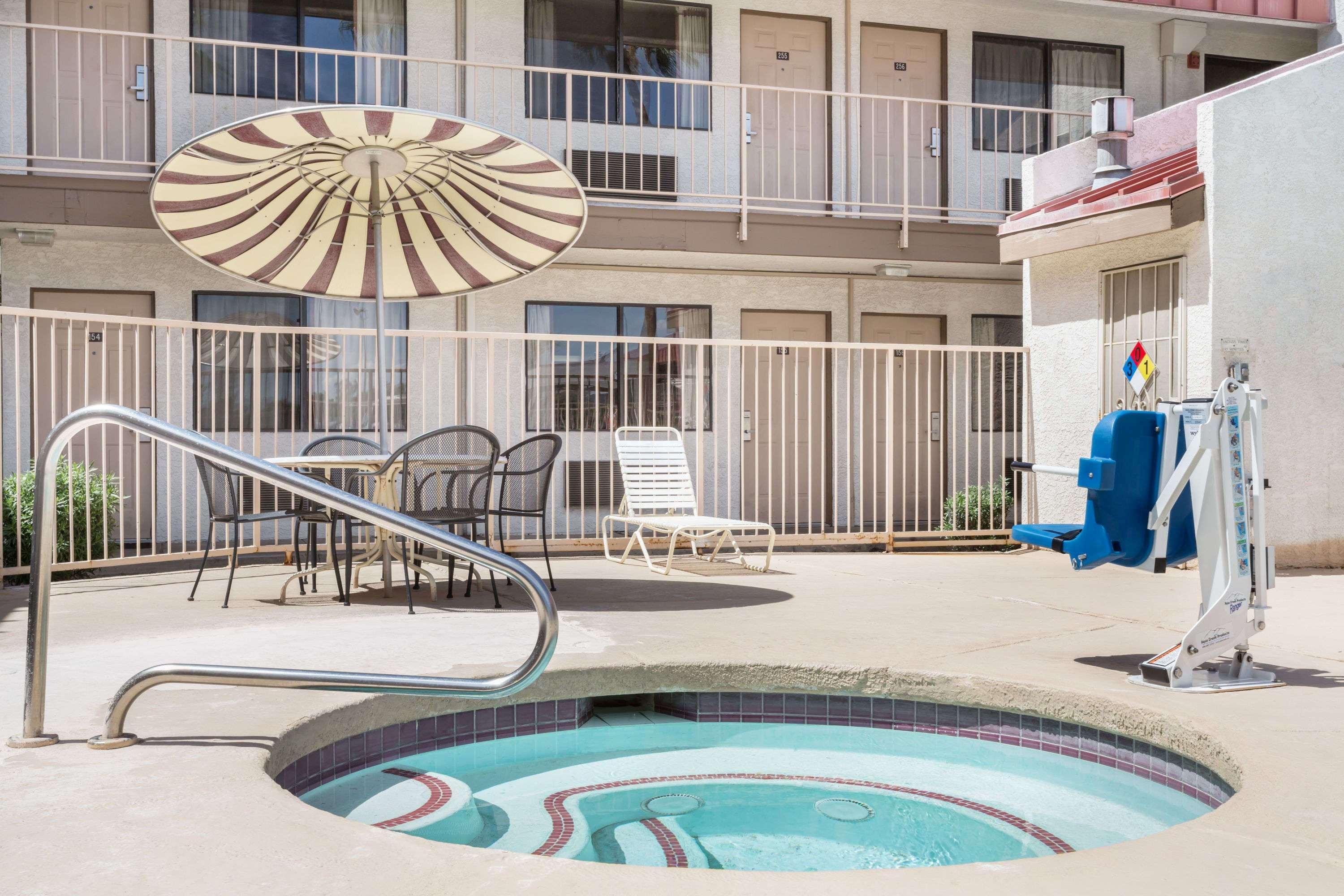 Super 8 By Wyndham Phoenix Metro North Exterior foto